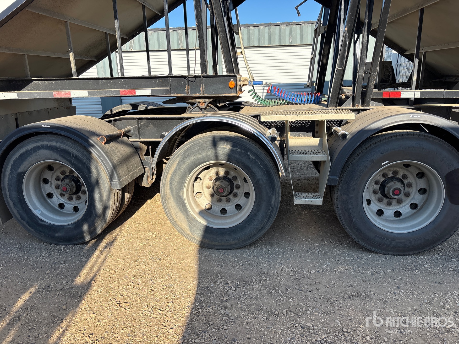 2012 Load King  28 FT SUPER B-TRAIN LEAD