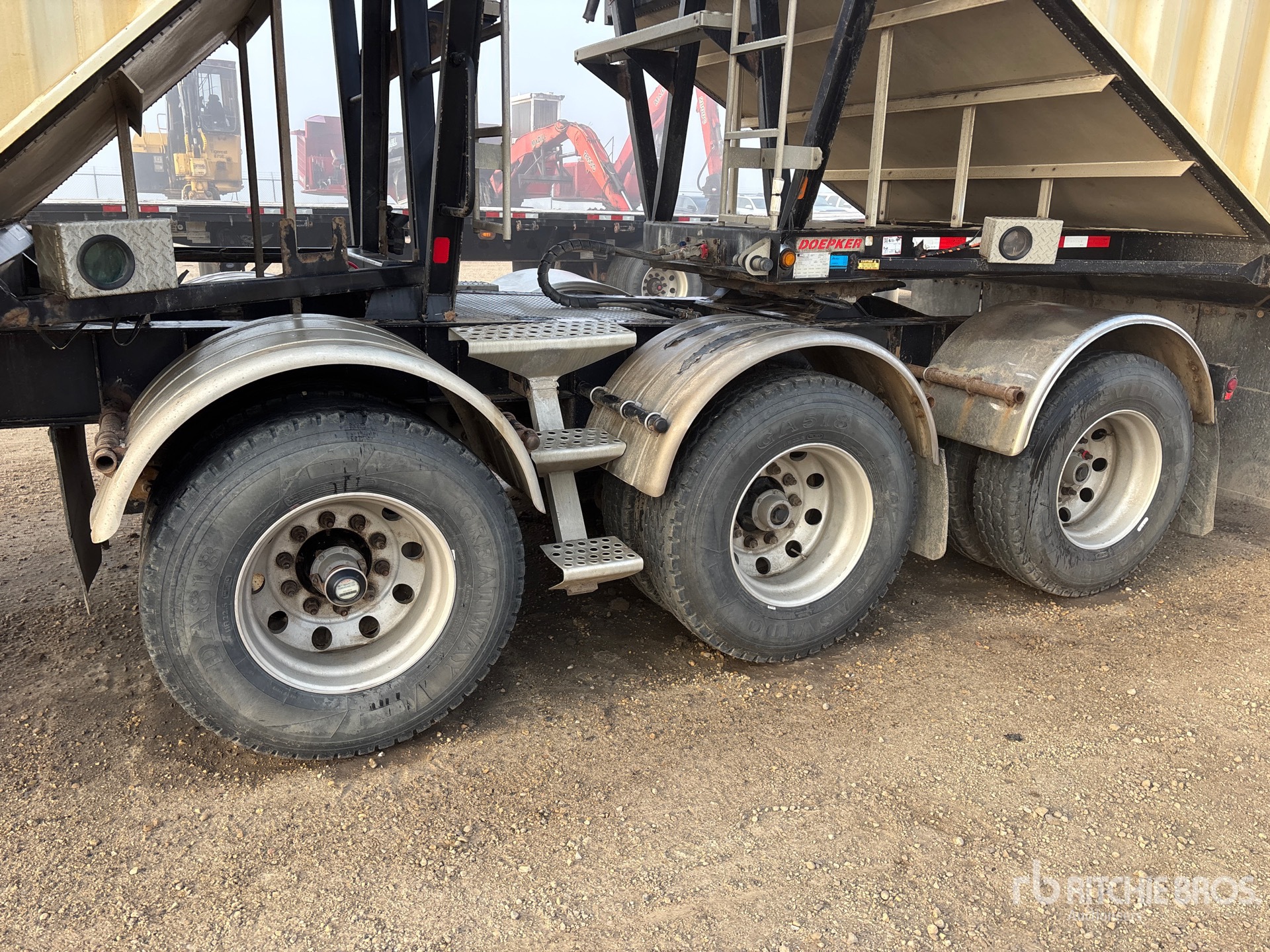 2014 Doepker 28 FT SUPER B-TRAIN LEAD