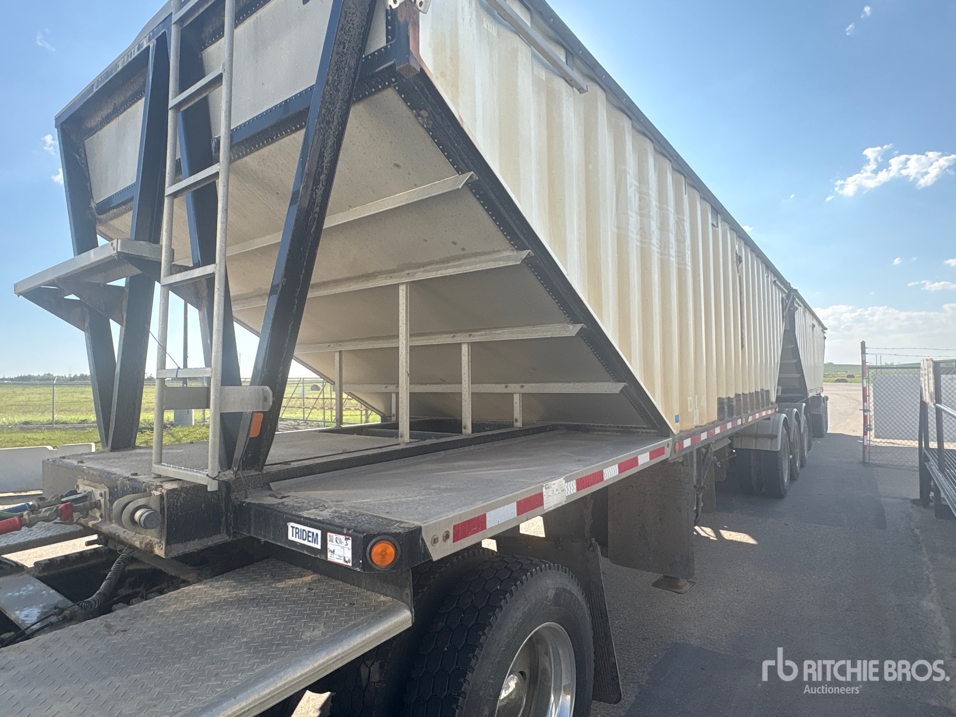 2014 Doepker 28 FT SUPER B-TRAIN LEAD