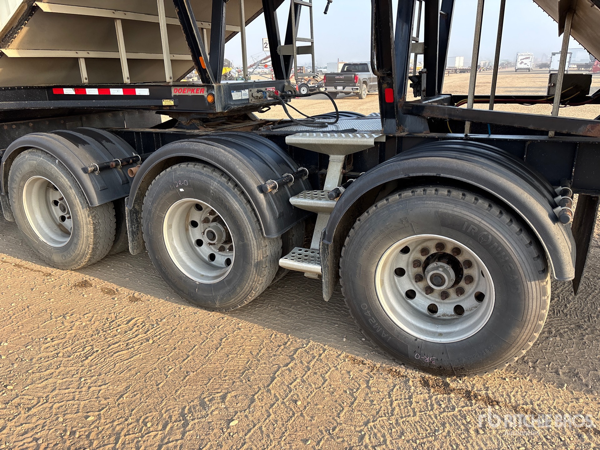 2016 Doepker 28 FT SUPER B-TRAIN LEAD