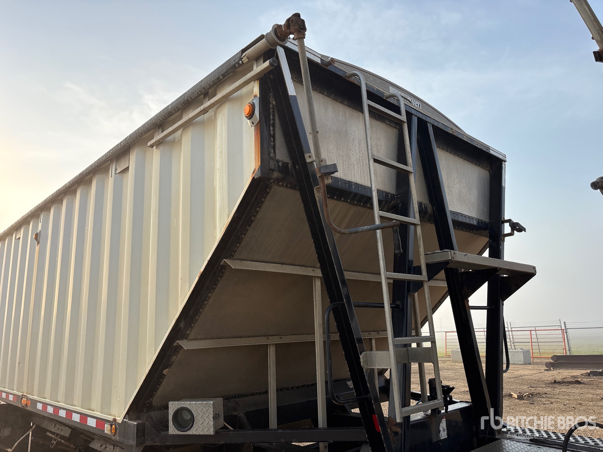2016 Doepker 28 FT SUPER B-TRAIN LEAD