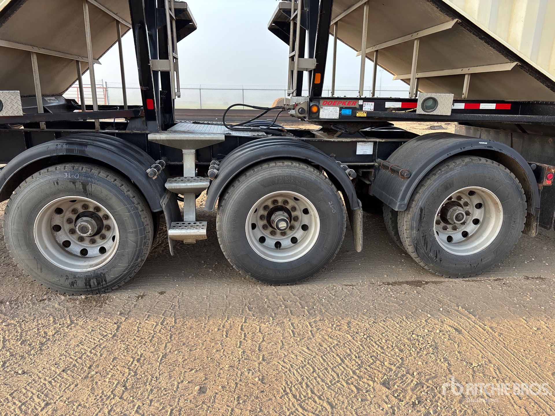 2016 Doepker 28 FT SUPER B-TRAIN LEAD