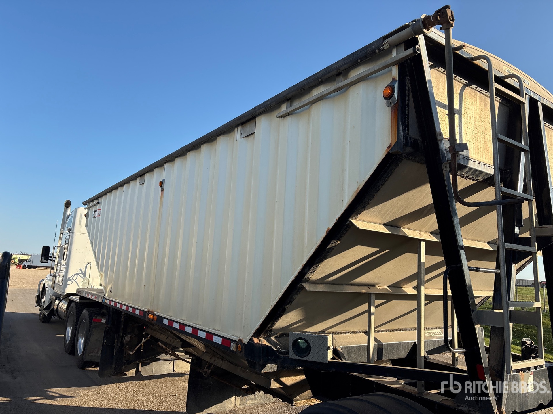 2016 Doepker 28 FT SUPER B-TRAIN LEAD