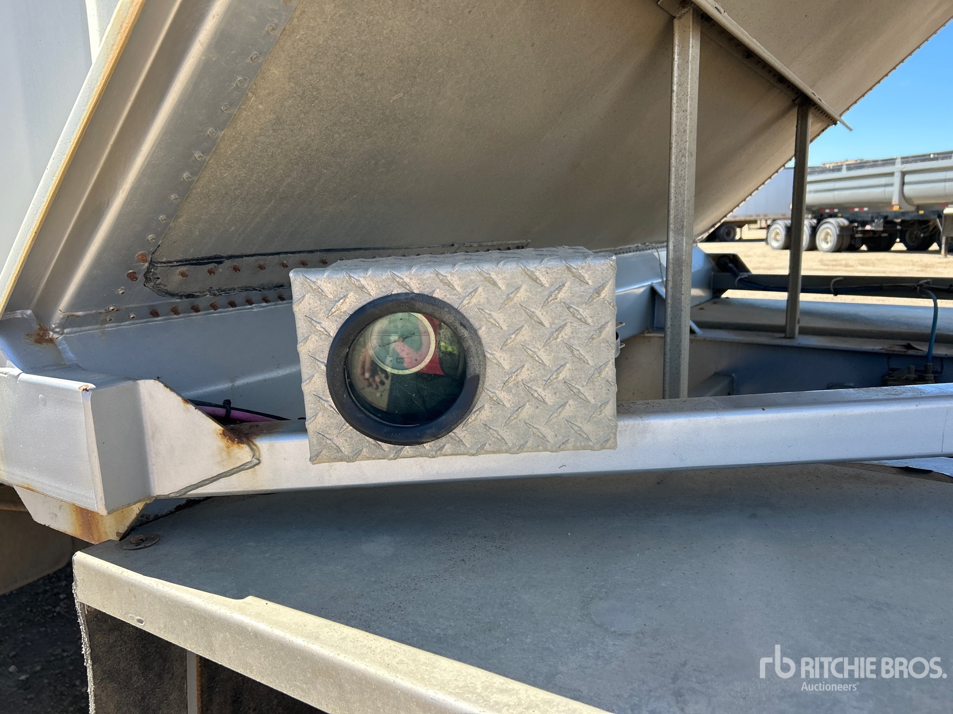 2017 Doepker SUPER B-TRAIN LEAD
