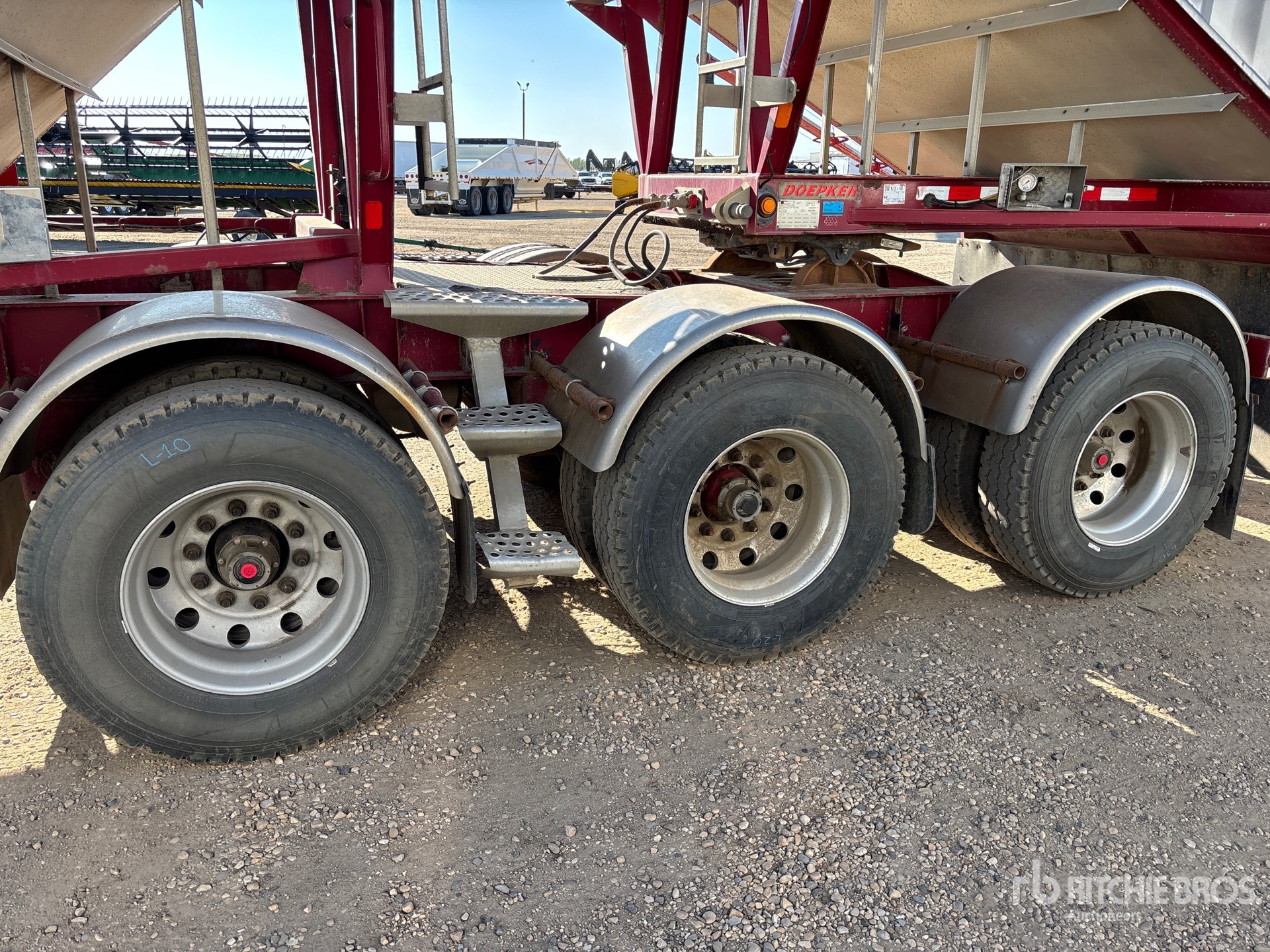 2015 Doepker 28 FT SUPER B-TRAIN LEAD