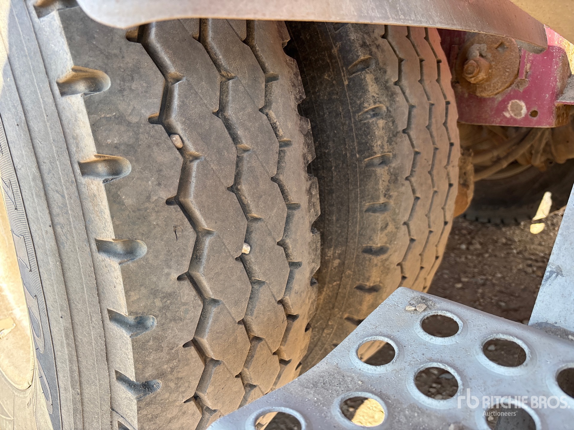 2015 Doepker 28 FT SUPER B-TRAIN LEAD