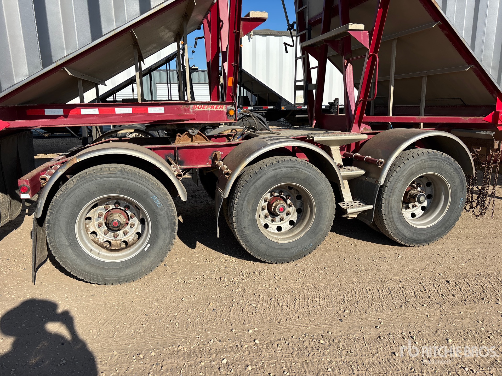 2015 Doepker 28 FT SUPER B-TRAIN LEAD