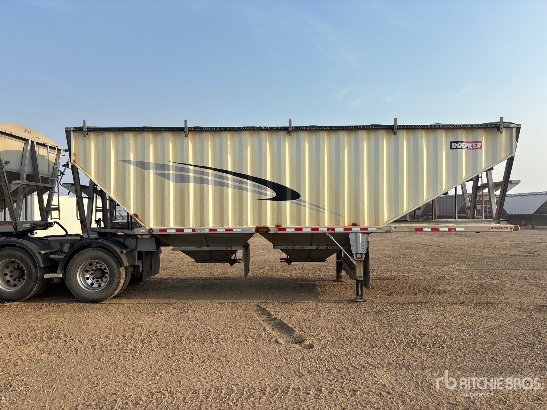 2016 Doepker 28 FT SUPER B-TRAIN LEAD