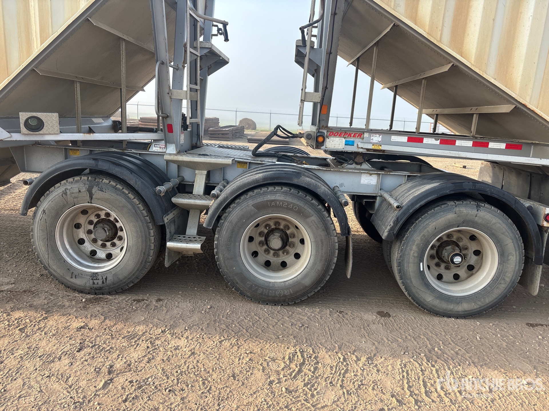 2016 Doepker 28 FT SUPER B-TRAIN LEAD