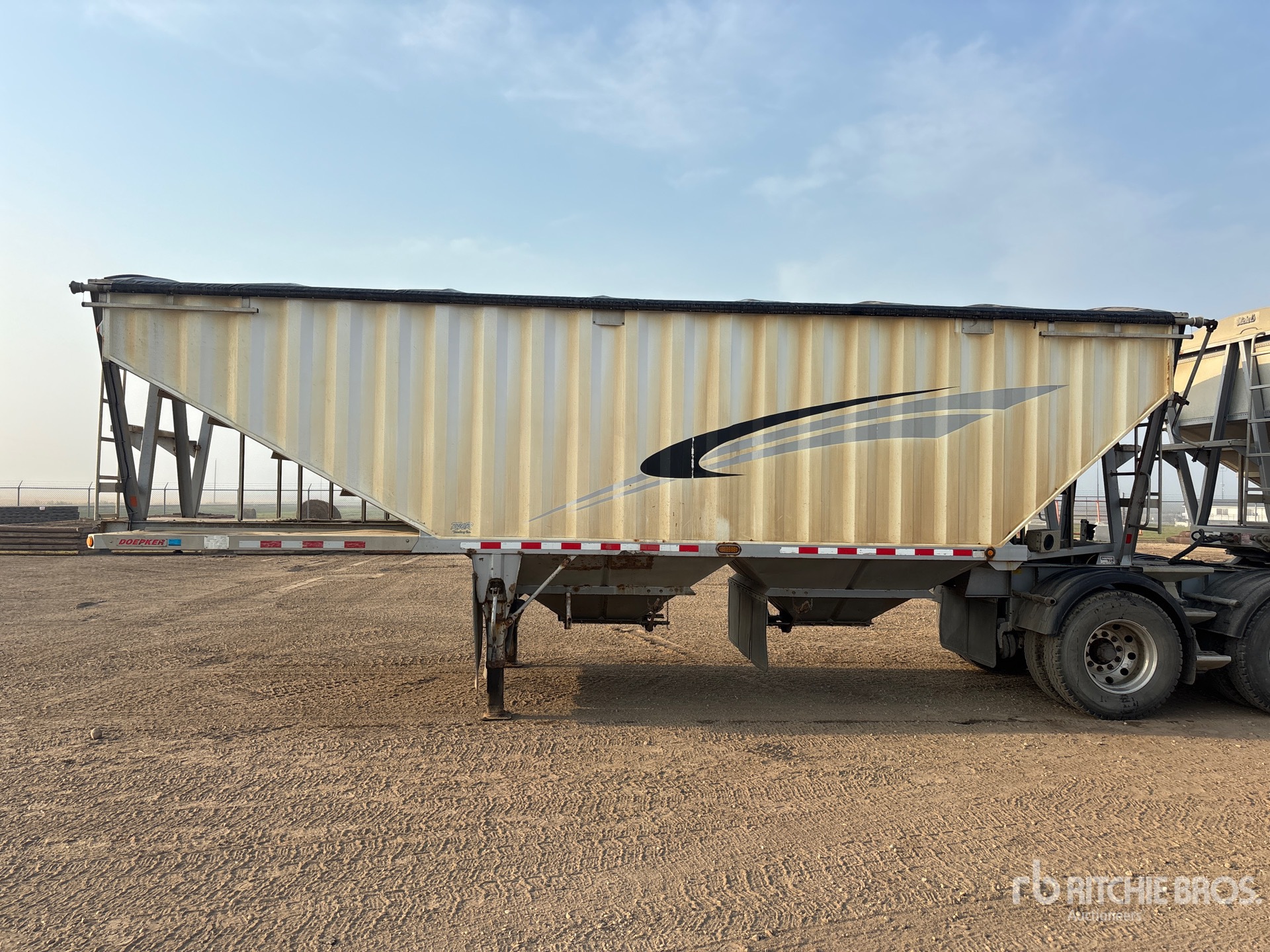 2016 Doepker 28 FT SUPER B-TRAIN LEAD