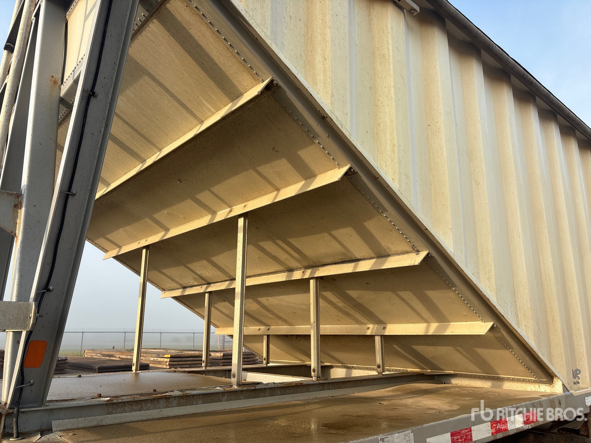 2016 Doepker 28 FT SUPER B-TRAIN LEAD