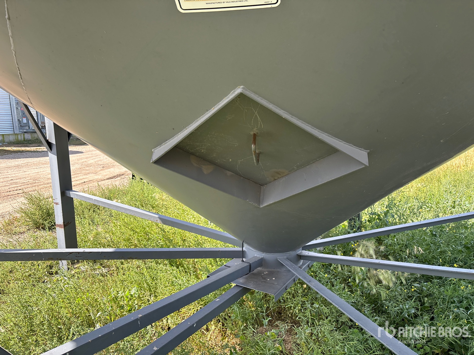 Twister +/- 4000 bu 6 Ring Hopper