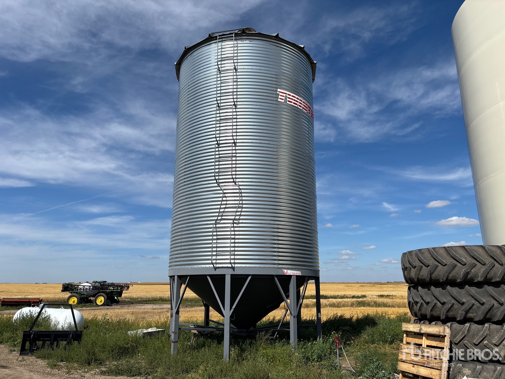 Photo of Twister +/- 4000 bu 6 Ring Hopper