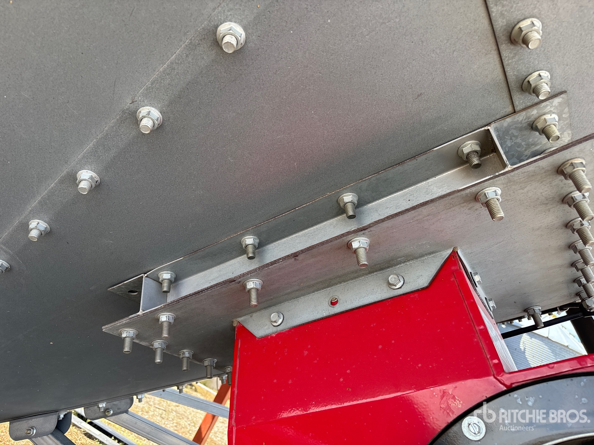 Twister +/- 5000 bu 6 Ring Hopper
