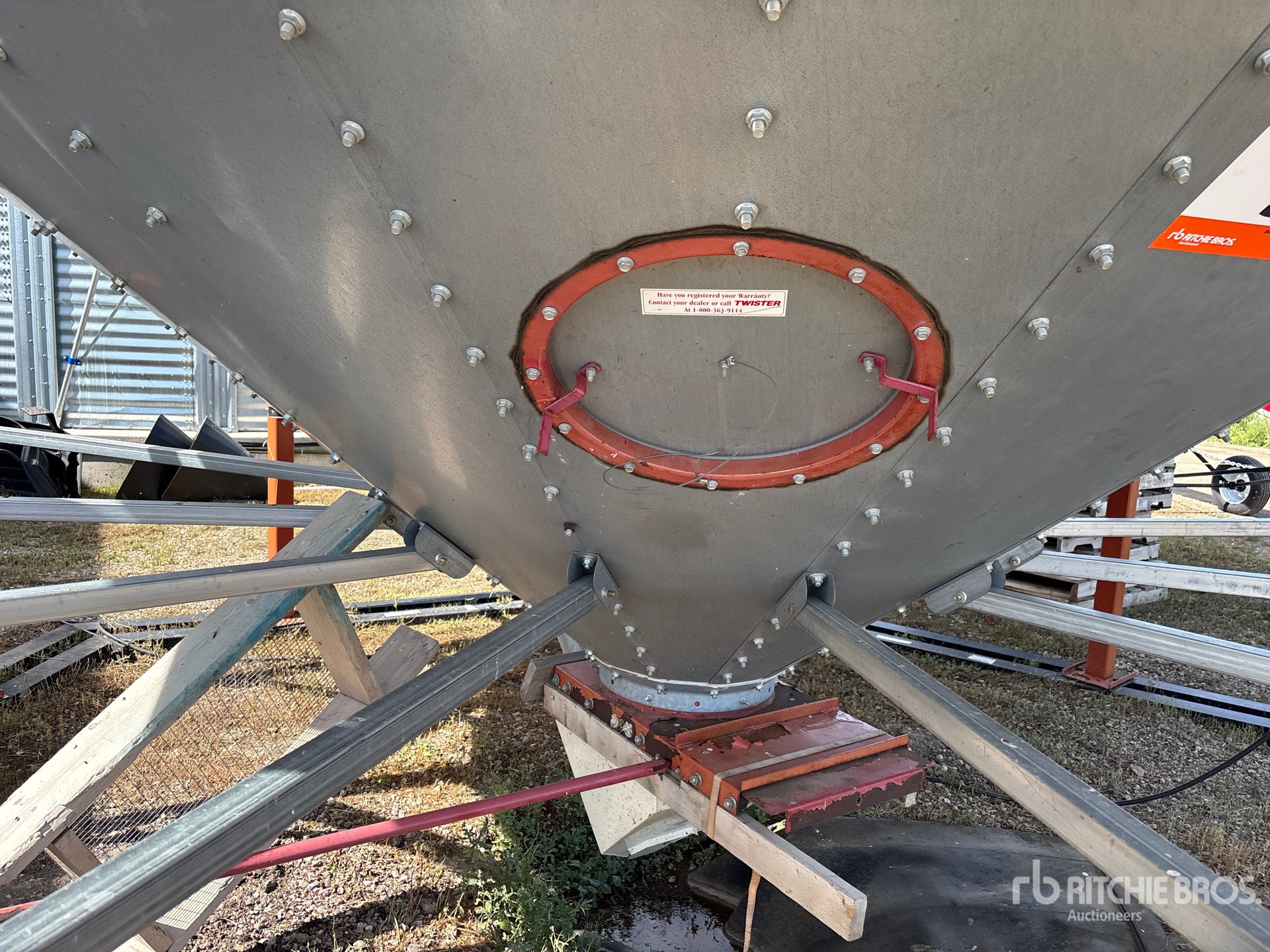 Twister +/- 5000 bu 6 Ring Hopper