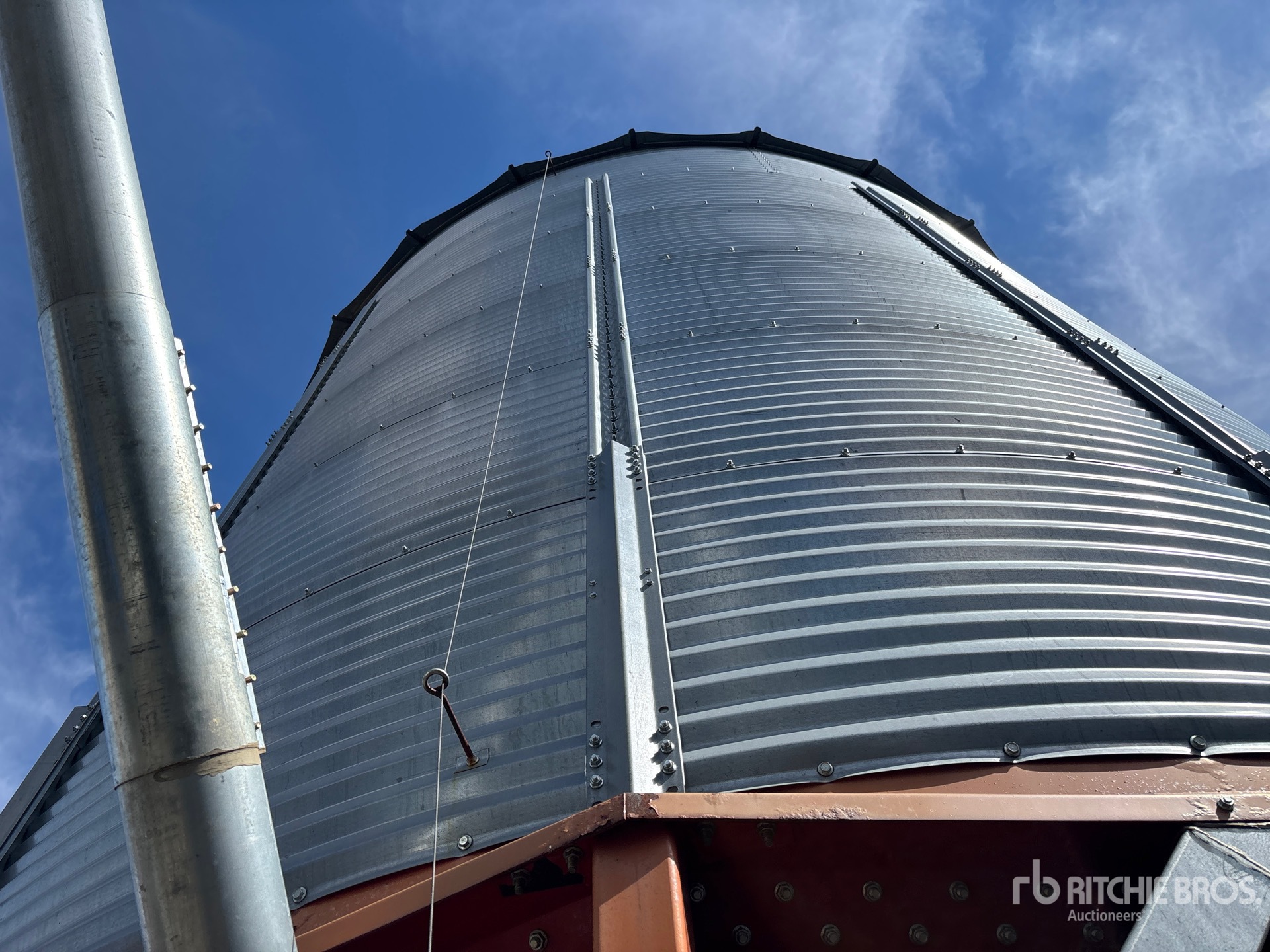 Twister +/- 5000 bu 6 Ring Hopper
