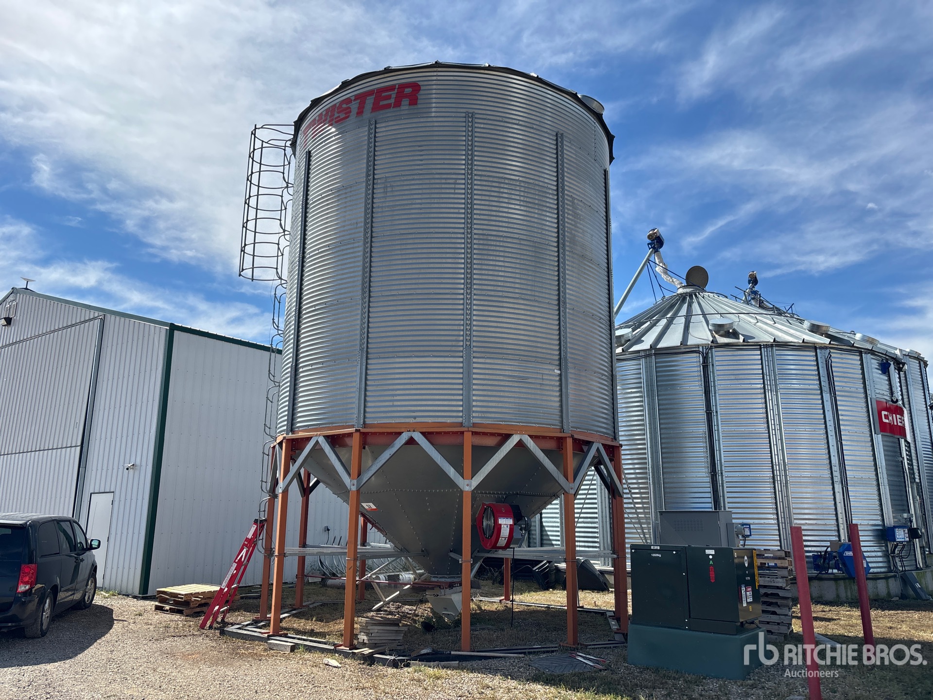 Photo of Twister +/- 5000 bu 6 Ring Hopper