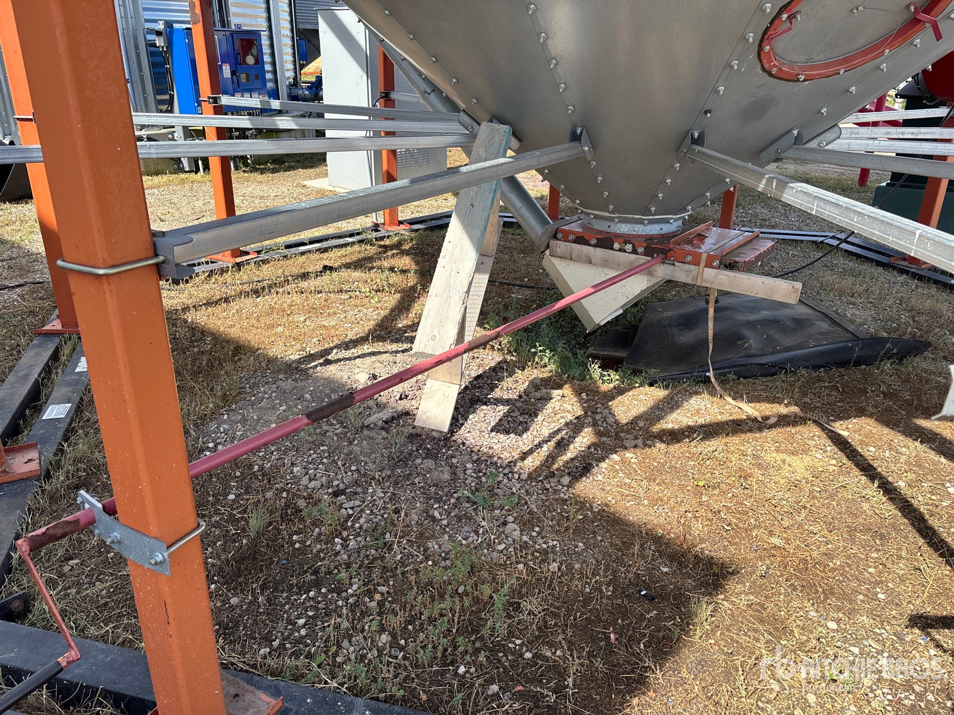 Twister +/- 5000 bu 6 Ring Hopper