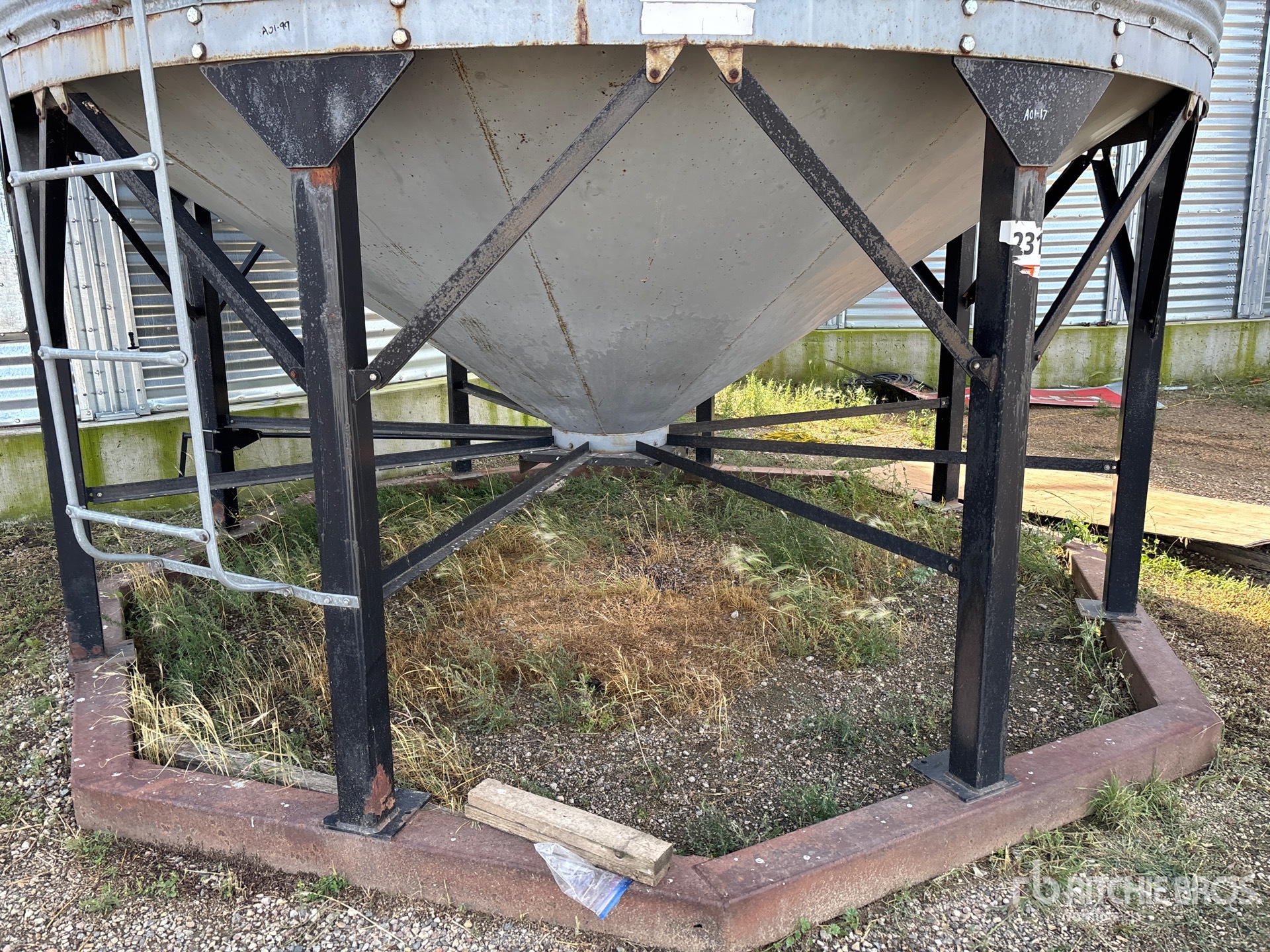 Westeel +/- 1500 BU 4 RING HOPPER