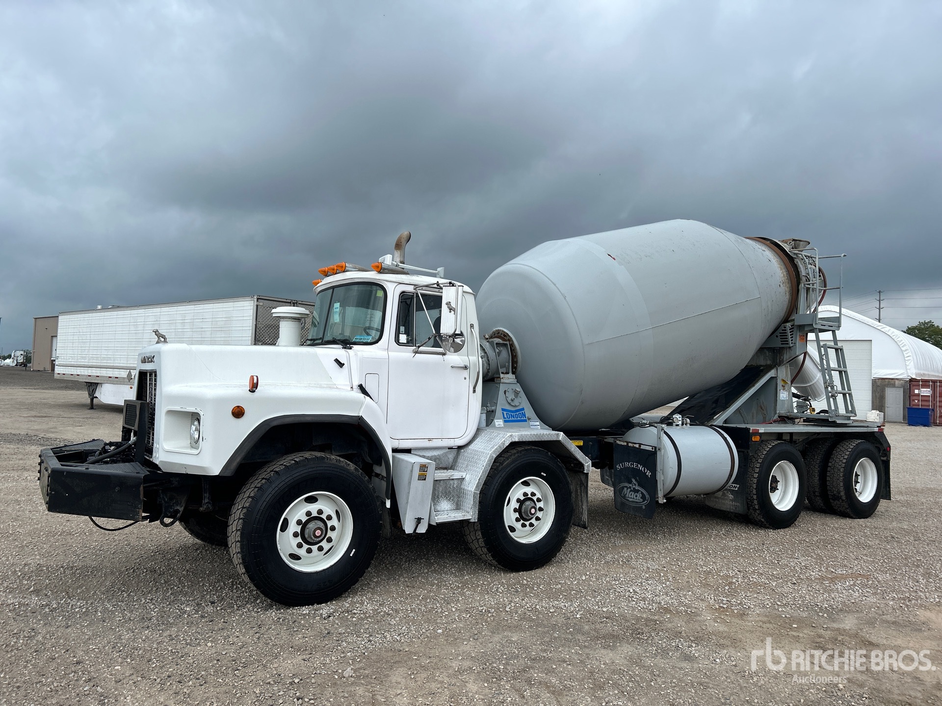 Photo of 2000 Mack RB690S