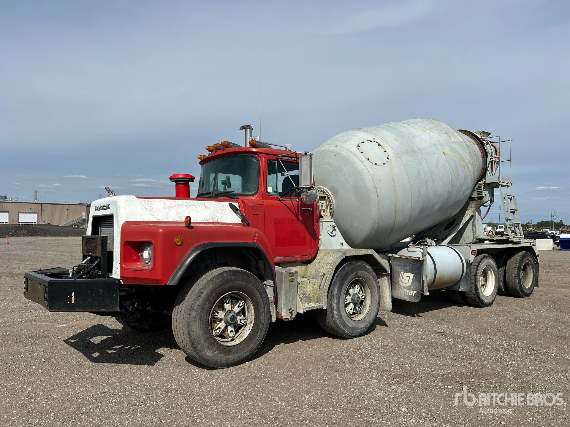 Photo of 2000 Mack RB690S