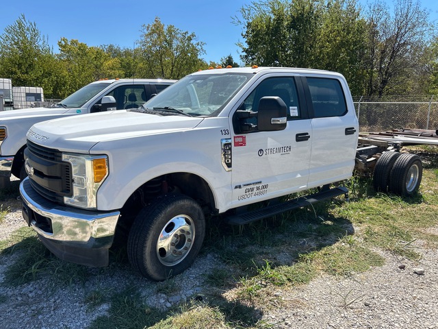 2017 Ford F-350 Super Duty XL 4x4 Crew Cab Cab and Chassis