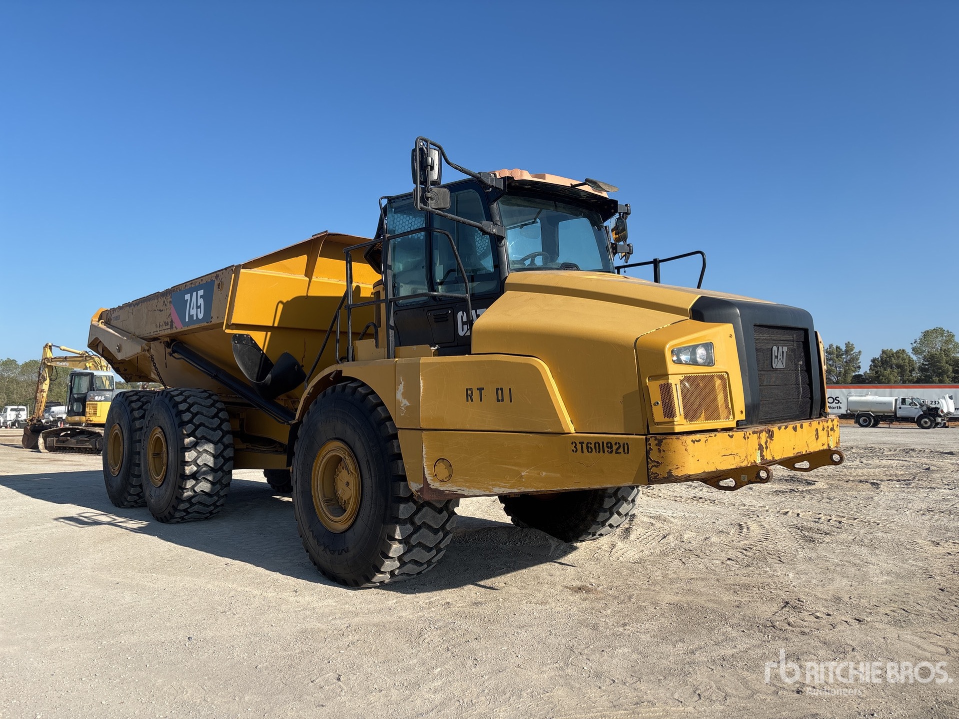 2019 Caterpillar 745