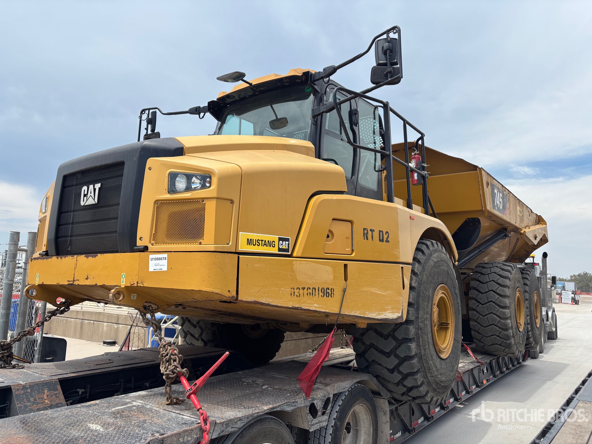 2019 Caterpillar 745