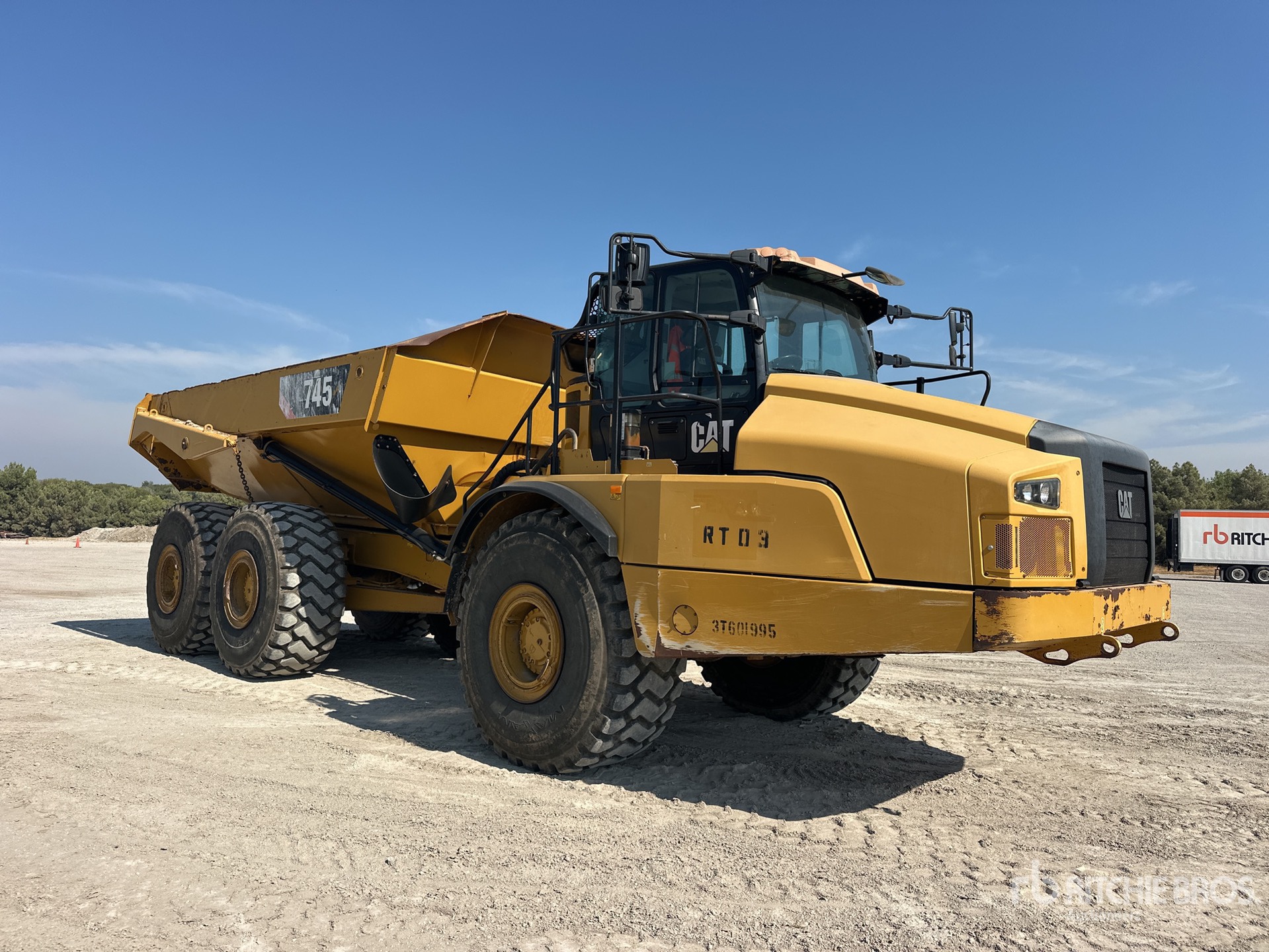 2019 Caterpillar 745
