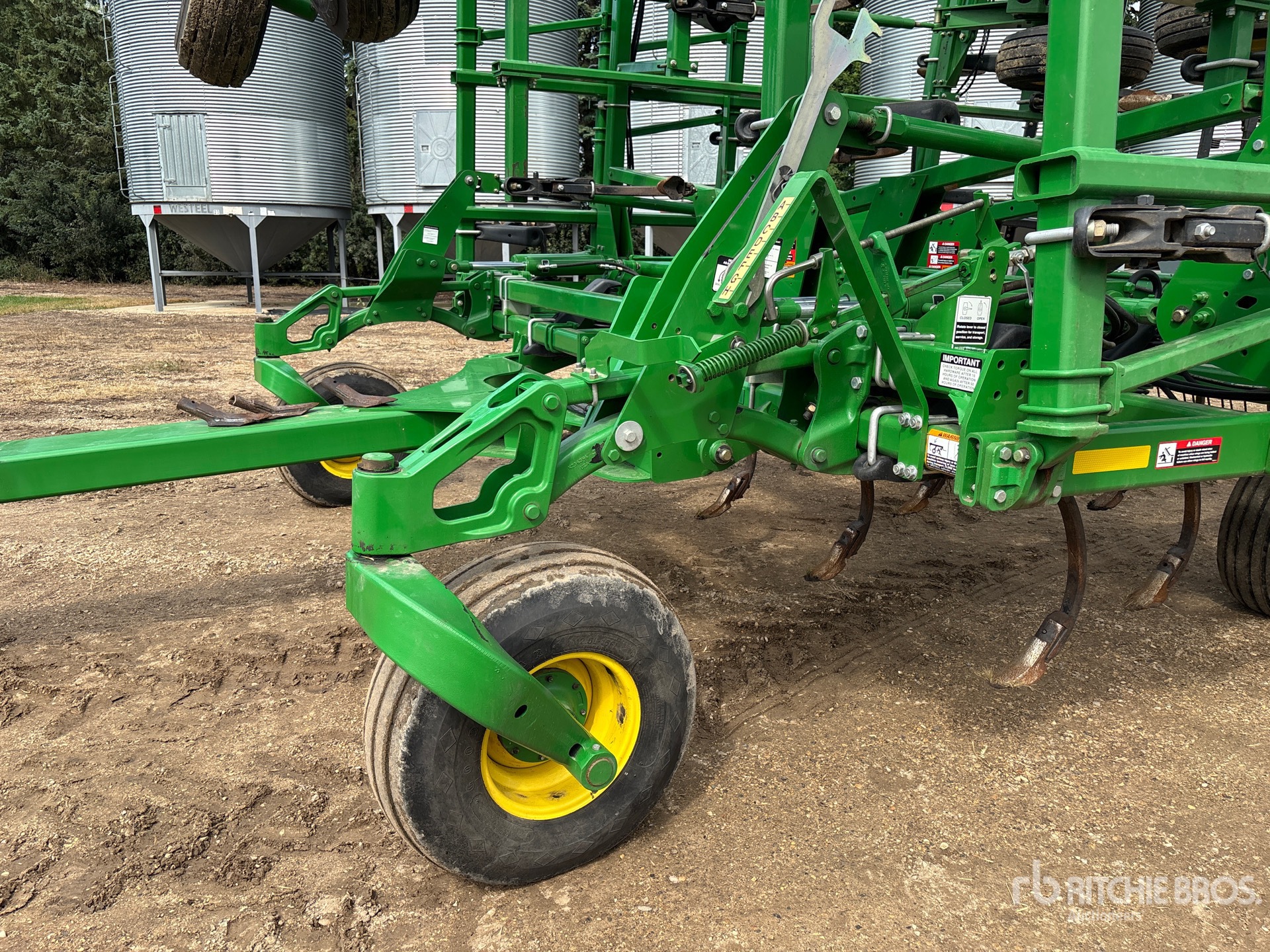 2014 John Deere 2410
