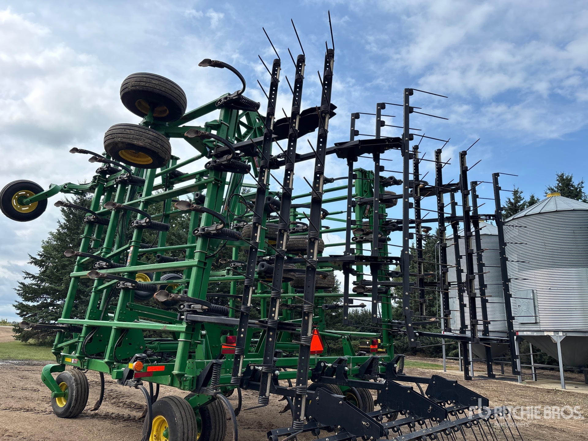 2014 John Deere 2410