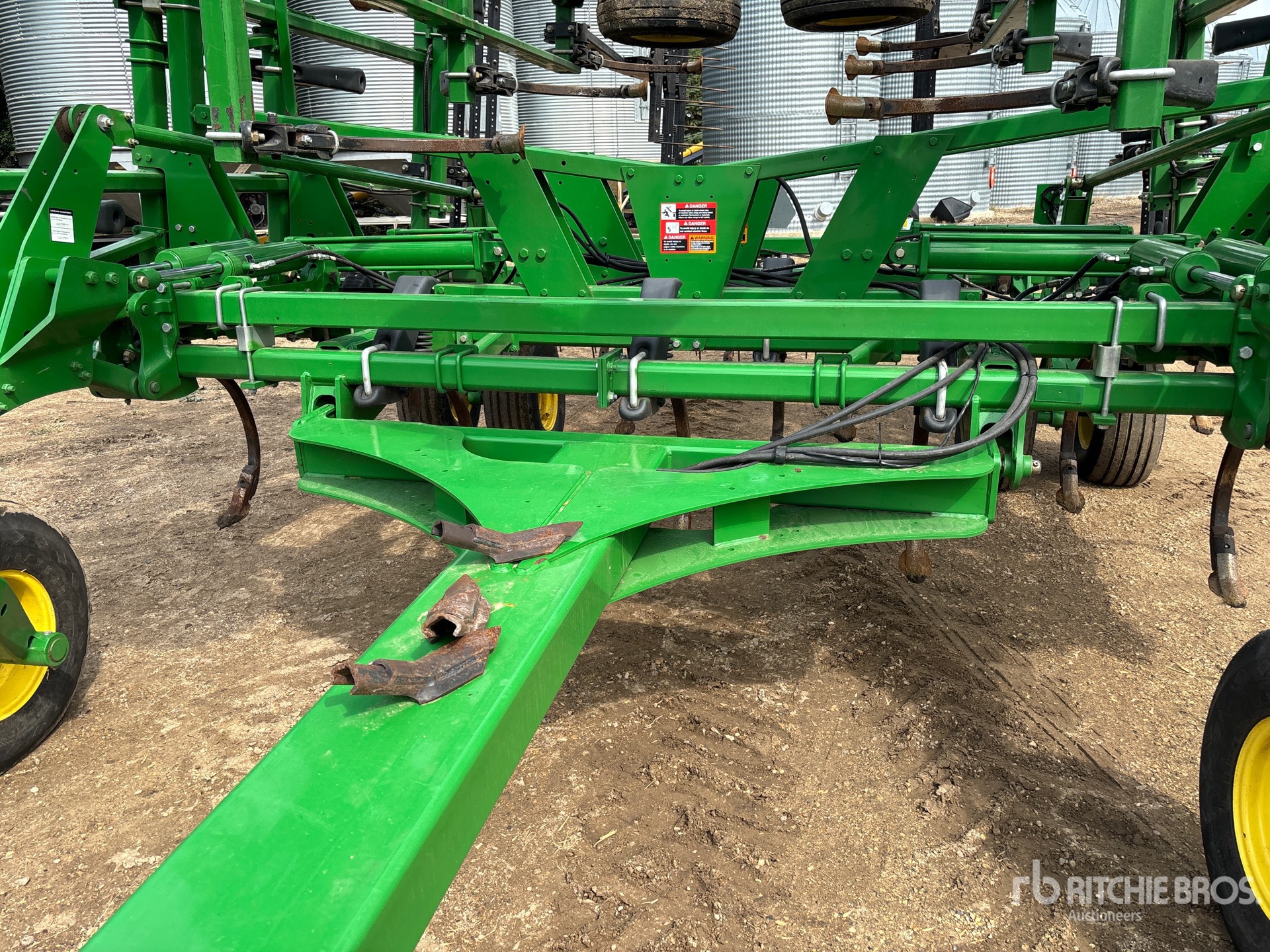 2014 John Deere 2410