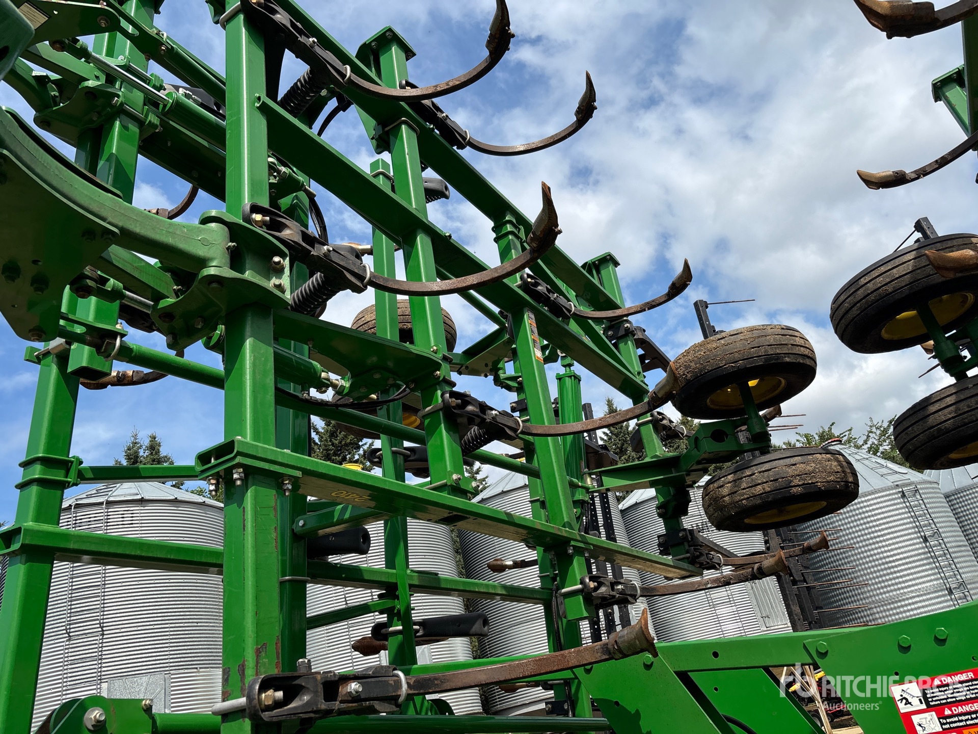 2014 John Deere 2410