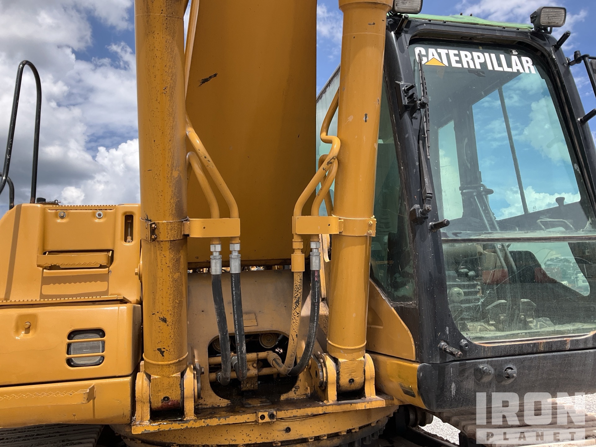 2005 Caterpillar 330C L