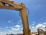 Hydraulics with Auxiliary Hydraulic Plumbing