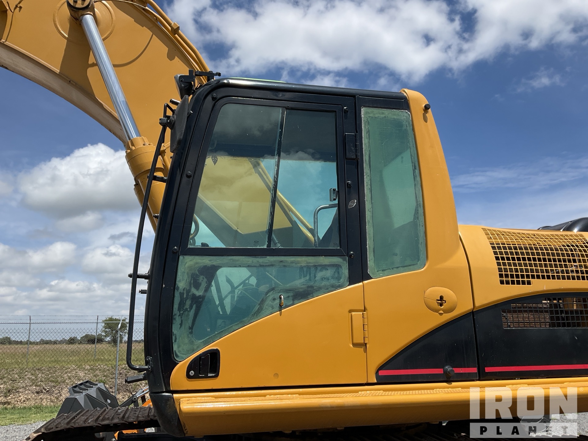 2005 Caterpillar 330C L