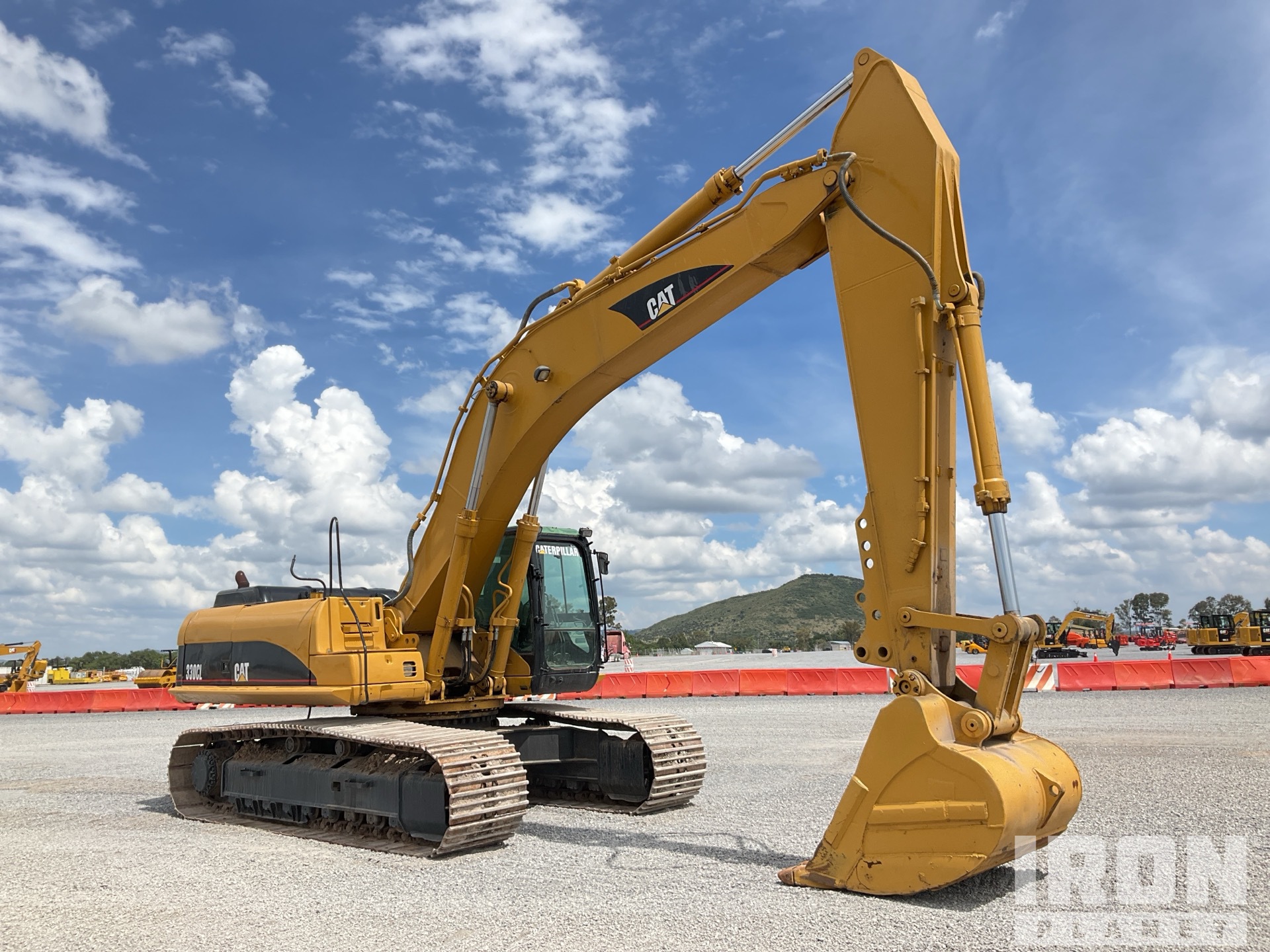 2005 Caterpillar 330C L
