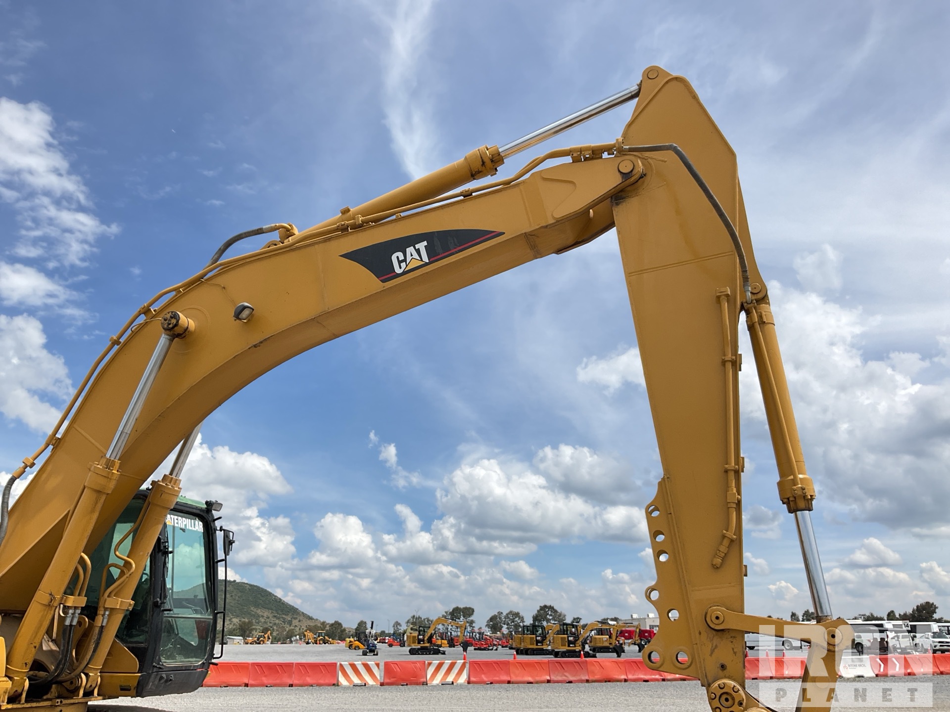 2005 Caterpillar 330C L