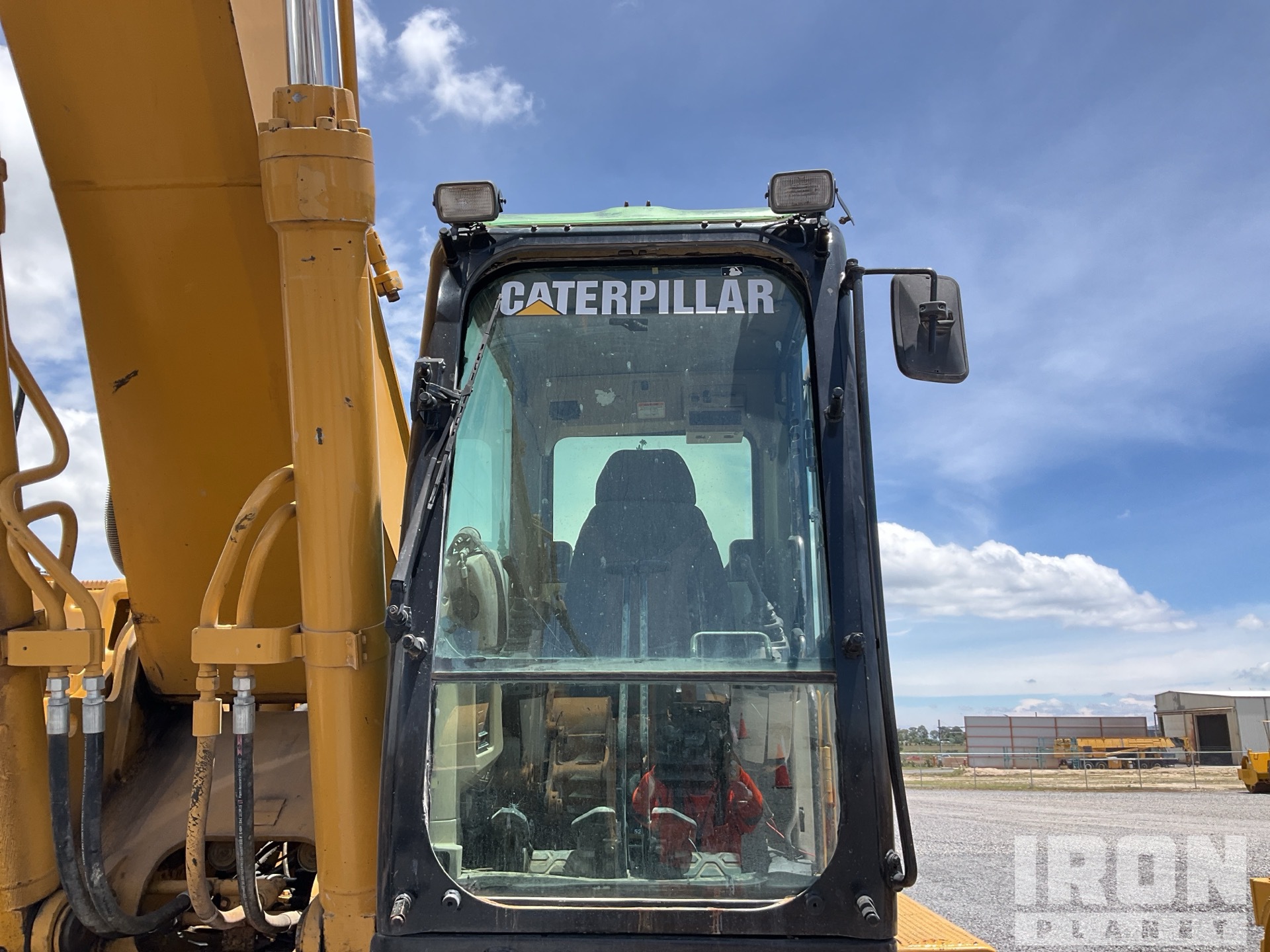 2005 Caterpillar 330C L