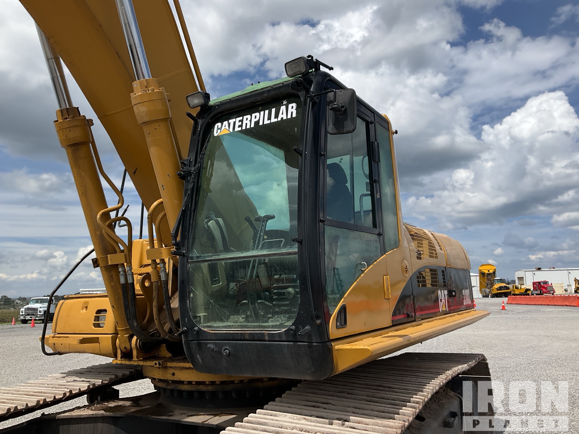 2005 Caterpillar 330C L
