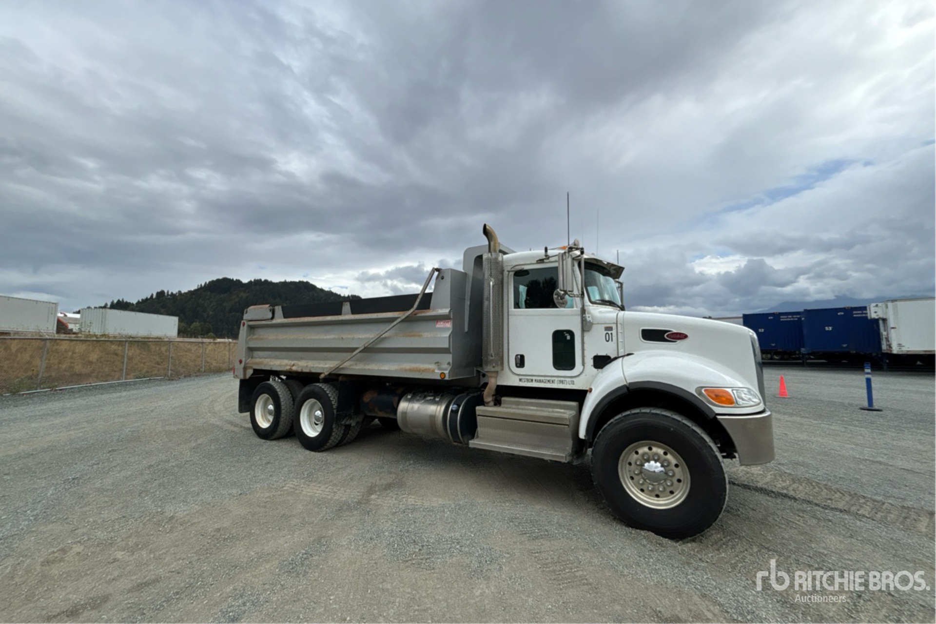 2018 Peterbilt 348