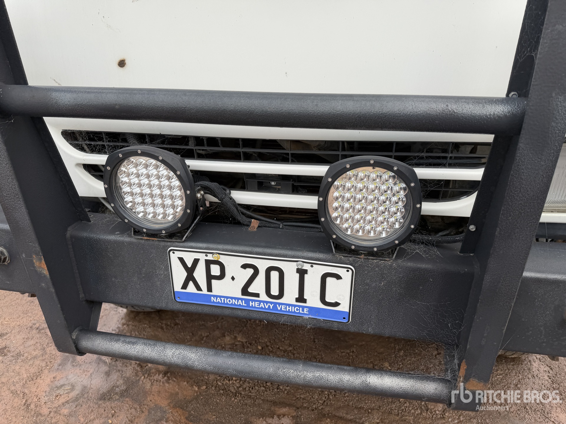 2003 Isuzu NPS 300