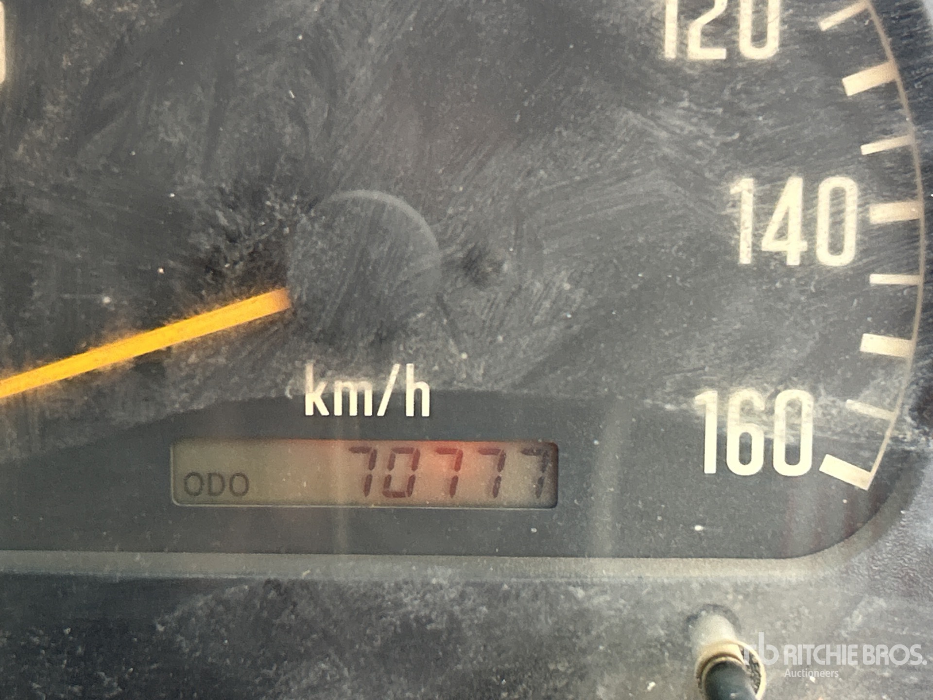 2003 Isuzu NPS 300