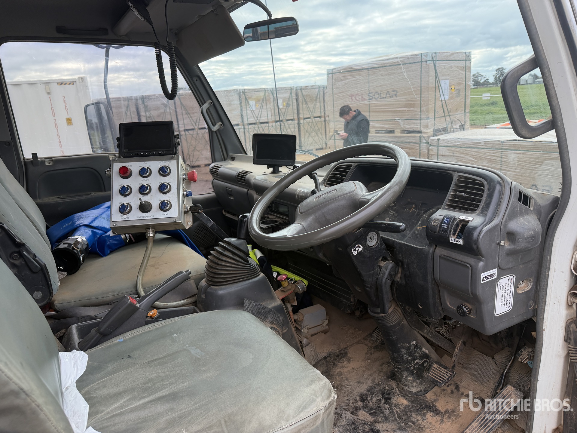 2003 Isuzu NPS 300