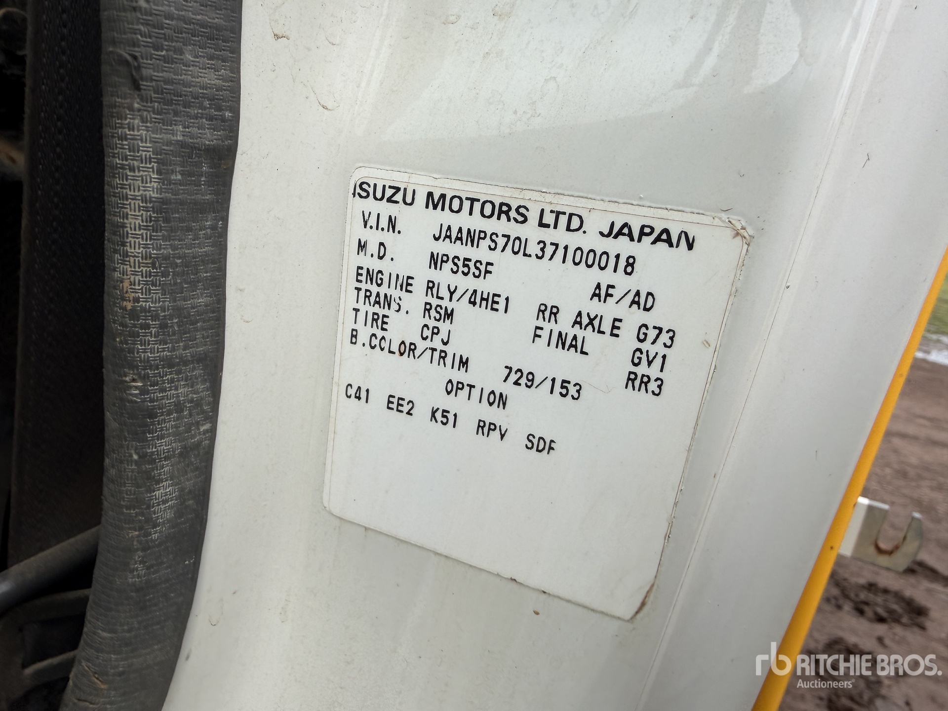 2003 Isuzu NPS 300