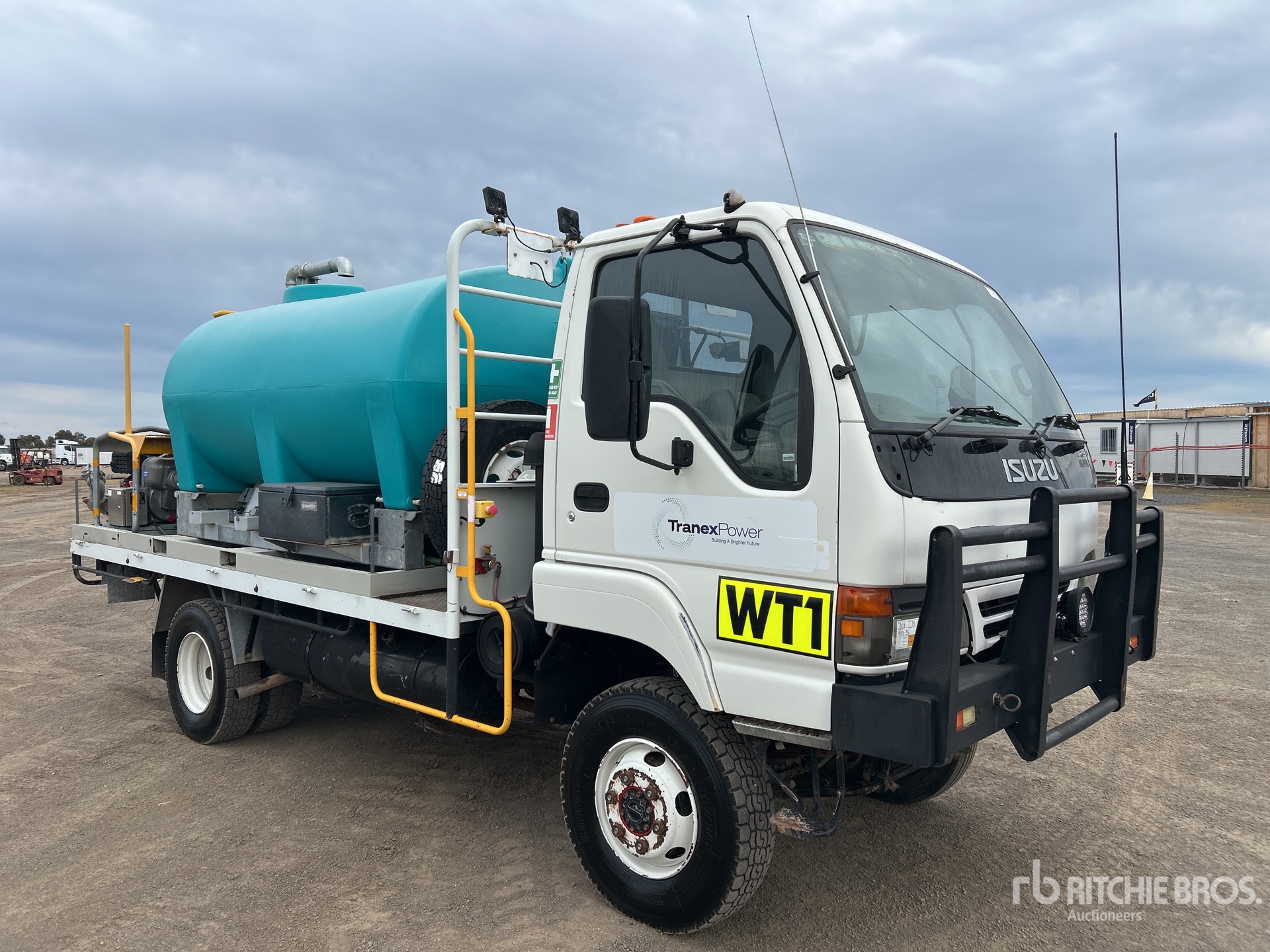 Photo of 2003 Isuzu NPS 300