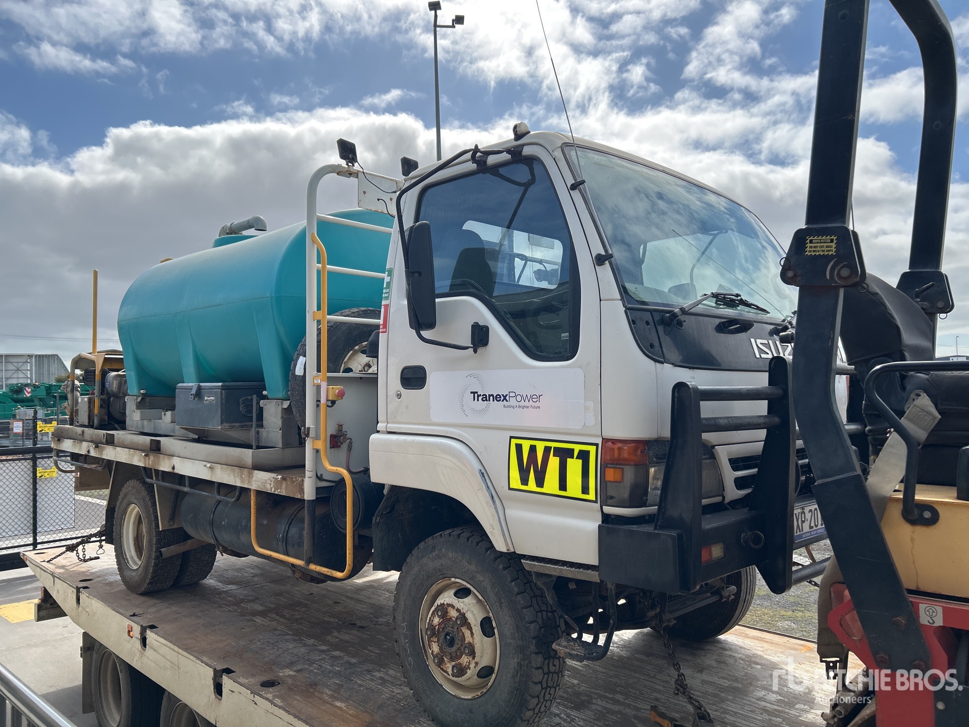 2003 Isuzu NPS 300