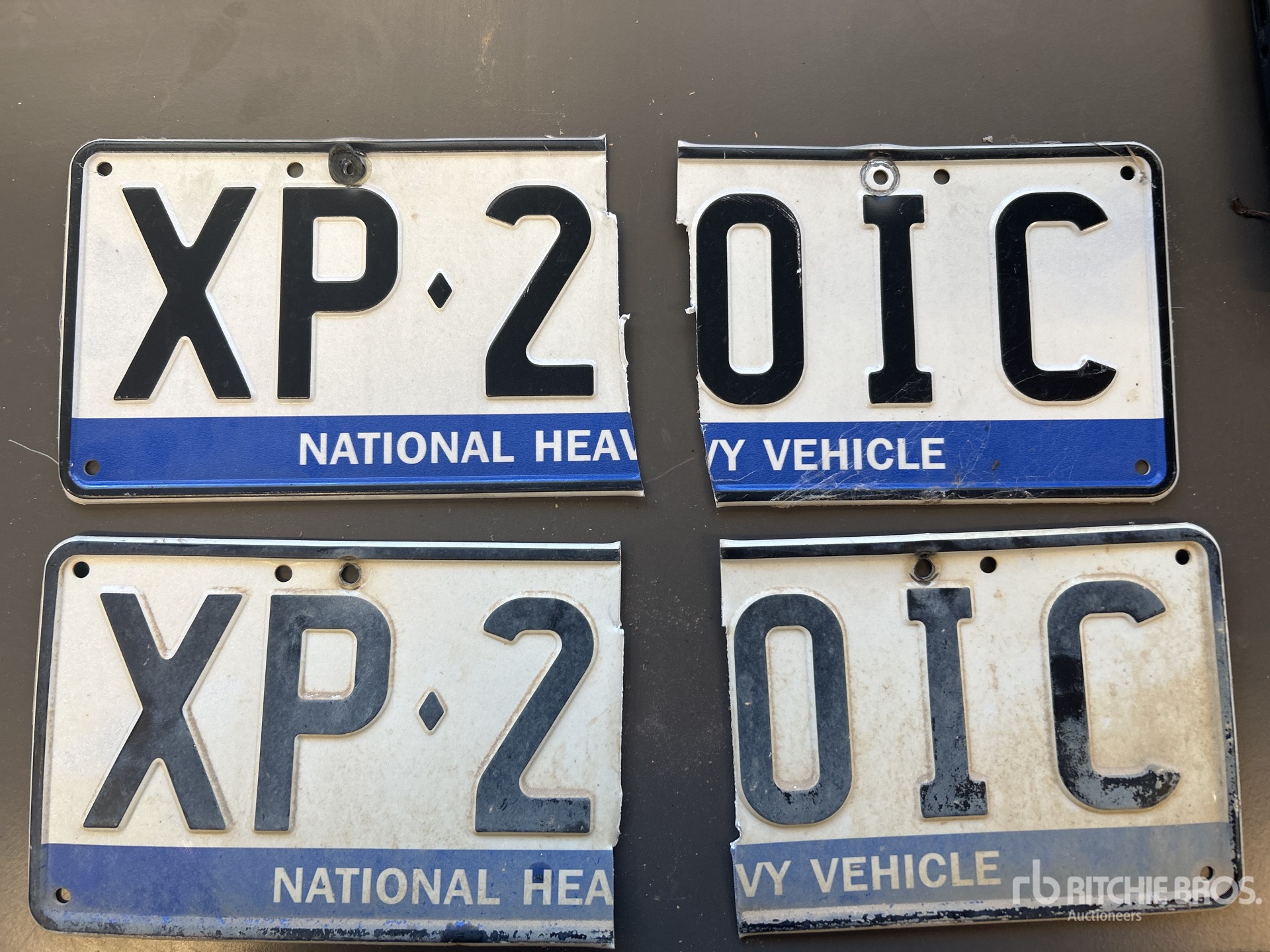 2003 Isuzu NPS 300