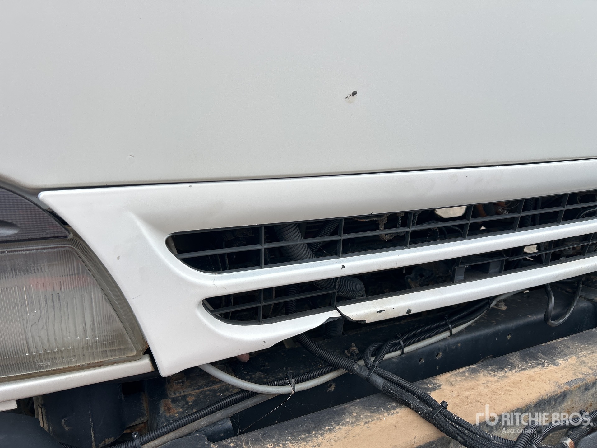 2003 Isuzu NPS 300
