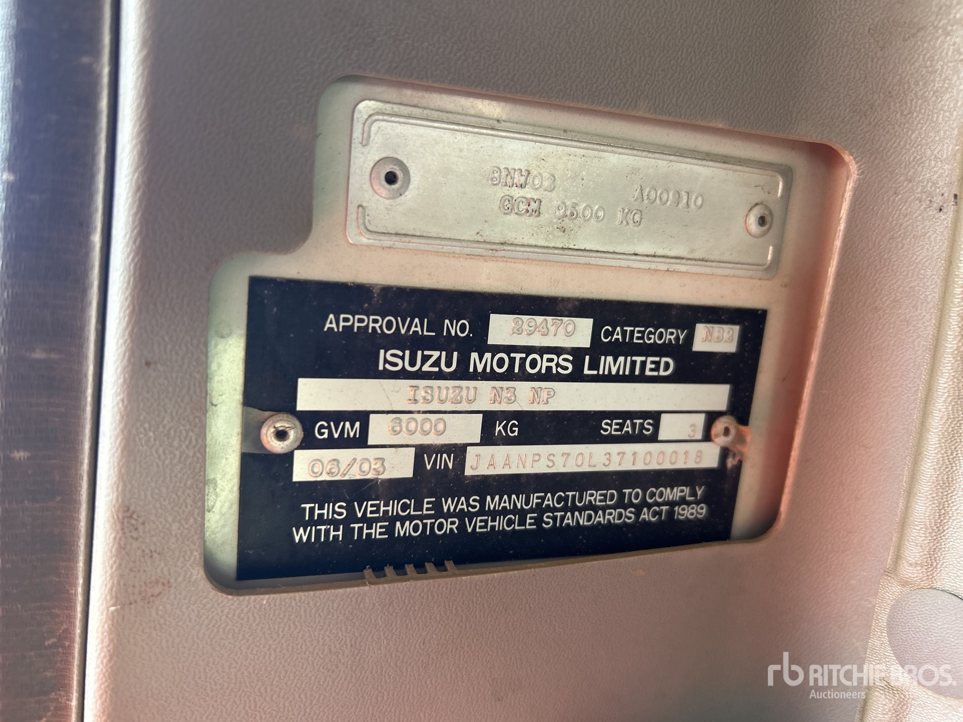 2003 Isuzu NPS 300